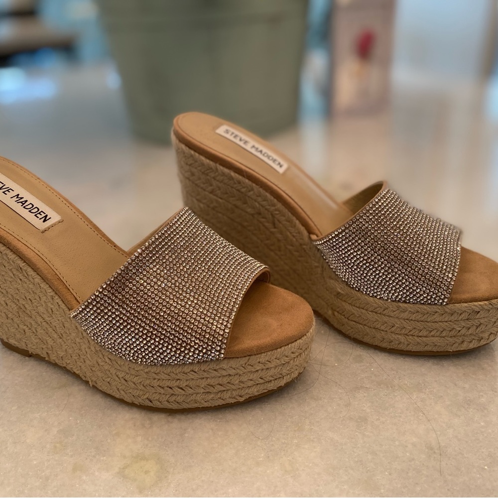 Steve Madden SanctuaryR wedge shoes 6.5  crystals